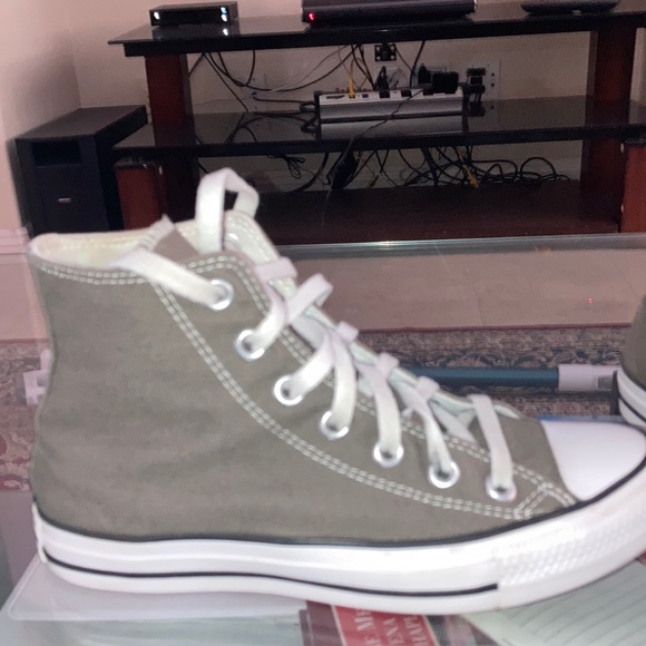 Converse in the color Charcoal. Size is 7 Women. Size 5 Men. - Picture 3 of 7